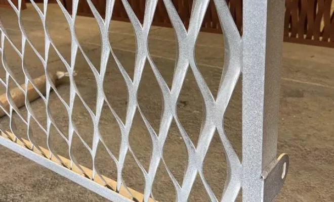 Pièce grenaillée à l'inox, une préparation du support parfaite avant application du traitement